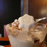 ADHOC - 冷たいクリームがたっぷり入っています。