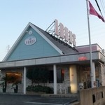 ADHOC - ＪＲ本城駅（若松線）から歩いて数分にそのお店があります。