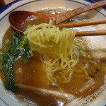 烈志笑魚油 麺香房 三く - 縮れ麺リフト～