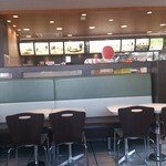 マクドナルド - 明るい店内