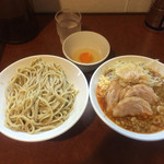 豚星。 - つけ麺（小ラーメン豚入り＋つけ麺券）
      野菜マシアブラマシマシニンニク普通