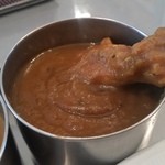 インドラ - ごろんっと骨付きのチキンが入ったチキンカレー