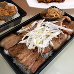 吾助 - 豚バラ弁当…500円