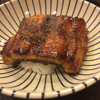 と村 - 天然うなぎ。下はもち米