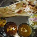 ムーン インド ネパール レストラン - ダルバッドセット990円　ナンに変更してもらいました(^^)