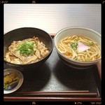 赤松パーキングエリア（上り線）モテナス - 塩豚カルビ丼うどんセット780円
