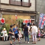 岸氷室 - お店の前はお客さんでいっぱいの岸氷室