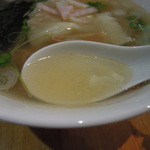 拉麺 ゆうき - 塩ワンタンメンのスープ