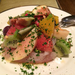 コリス - フルーツ沢山の カンパチのカルパッチョ