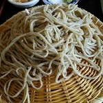 やまさと - 粗挽きの田舎蕎麦。おかわりで400円。