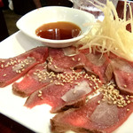 ホルモン・焼肉 キムチ - 2015.8　牛たんタタキ　￥500