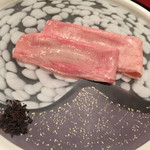 にくの匠 三芳 - ②神戸牛のタン 昆布締め  