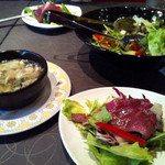 カンズ カフェ - 松坂牛のわさびソースのサラダと牡蠣のアヒージョ