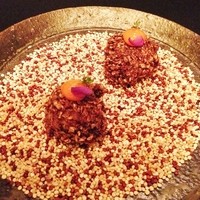 ガストロノミー ジョエル・ロブション - キヌアのコロッケ　パプリカのソース