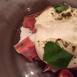 クアドリフォーリオ - ２０１５・７　チーズを割ると、中からクリームが！