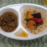 ミドリエカフェ - 地鶏のキーマカレー弁当（玄米）