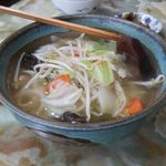 玉蘭 - 野菜スープ　５００円。塩味のスープには野菜の甘みが溶け出していて、とても優しい味わいになっています。肉は入っておらず、とってもヘルシー。