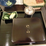 割烹蒲焼 横浜八十八 - 重厚で趣ある重箱