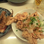 元祖立ち飲み屋 - 20150807 イカゲソ唐揚げ180円と鳥の竜田揚げ220円