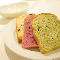 ENCUEIL 神戸北野 - ENCUEIL Lunch Petit course (パン)