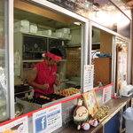 こなもん - 平日夕方なのにお客さんバンバン