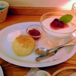 TEA ROOM Yuki Usagi - レアチーズケーキとスコーン。