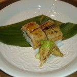 祇園迦陵 - 鱧寿司 手前は白うりのカツオあえ