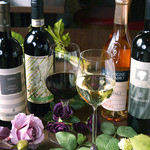 Osteria Hana - 厳選ワインをワインセラーで管理 お手頃からお祝い用まで幅広く