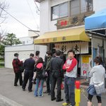 麺屋 彩未 - 12時過ぎにはこの大行列！