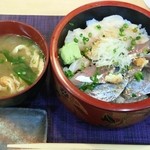 車鮨 - 「オススメランチ」 830円
            アジとホタテを選択