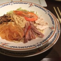 ホテルオークラ 中国料理「桃花林」 日本橋室町賓館 - 具は別皿よりも、麺の上に飾る方が美味しそうだよね。