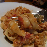 Lａ ｐａｔｉｎａ - 鶏肉となすのトマトソース（１０８０円）。もっちりした生パスタです