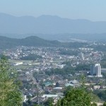 クイーン クック カフェ - 展望台から見た飯塚市郊外。遠方は福智山。その向こうは行橋市です。