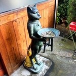 弘富 - こんな猫の像が。