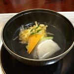 銀のすず - 吸椀：夏烏賊真丈ふわふわ揚げ・冬瓜・大根真丈