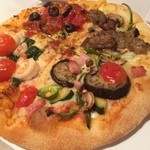 ドミノ・ピザ - 夏のクワトロ （M） 2,450円。トムヤムクン、ケイジャンチキン、高麗カルビ、イベリコ豚のトマトソースの4種のピザ。お得感満点です( ´ ▽ ` )ﾉ