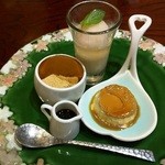 銀のすず - デザート：桃のジュレ・こうや豆腐？の黒蜜かけ・プリン