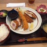 Magokoro Ryouri To Osake Hanamomo - ミックスフライ定食。ランチメニュー変わります。定期的に訪問すべし d(^_^o)