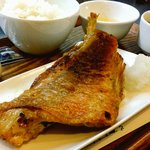 Mukashi Nagara No Kissaten Tomoro - 焼き魚モーニング。赤魚。