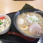 大衆食堂 カムイ - ラーメン・ミニ丼セット　８７０円　味玉１００円　【　２０１５年８月　】