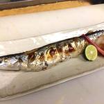 Rakuzan - 8月のおすすめ　新秋刀魚：今年も秋刀魚が入荷してきました。
      スーパー等では出回らない特大の秋刀魚です。
      お造り、焼き物で。