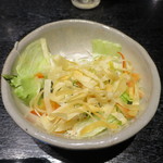 Kuimonoya Wan - お替り無料のお通しのサラダ