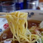 火風鼎 - 秀逸な自家製手打ち麺は二日以上熟成され、さらに手揉みされているご様子