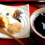 町家カフェ 太郎茶屋鎌倉 - 町家カフェ 太郎茶屋鎌倉 プチデザート(ドリンクはアイスコーヒーにしました♪)こちらもシフォンケーキとわらび餅がいただけます♪ fromグリーンロール