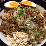 ラーメン スミス - 味玉入り汁無し担々麺の特盛980円