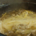 にく楽家 鐵牛 黒毛和牛赤身肉とホルモン焼肉屋 - 牛すじスープ