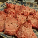 にく楽家 鐵牛 黒毛和牛赤身肉とホルモン焼肉屋 守口・土居店 - タン二人前