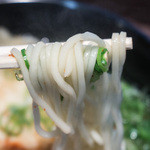 まねきのえきそば - そばをリフト