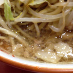 ラーメン二郎 - 液体脂はちょい多め。