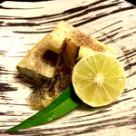 下鴨茶寮 - 揚物(*´ー｀*)
      カリッと、ふわっと、味わい深く。鮎の山椒包み揚げ。